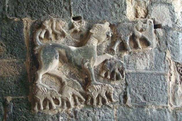 Tiger like sculpture at the entrance gate of Janjira fort