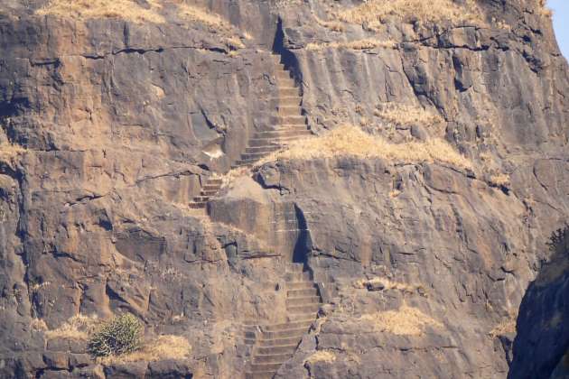 zigzag steps to reach the top of the fort