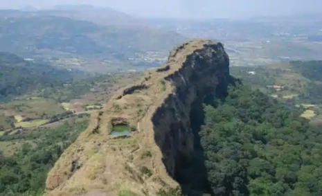 लोहगड किल्ल्याची सफर (लोणावळा)- पुणे आणि मुंबई जवळील लोकप्रिय पर्यटन स्थळ